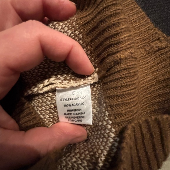 Knit Sweater Size S. Free For All - Picture 6 of 6